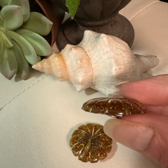 Vintage Clip On Earrings-Sparky Gold Toned Resin - Picture 13 of 15